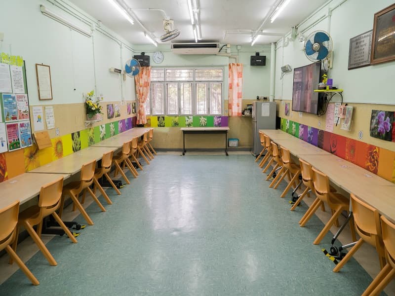 https://www.elderlyinfo.swd.gov.hk/tc/content/caritas-lai-kok-home (活動區/客廳/飯廳)