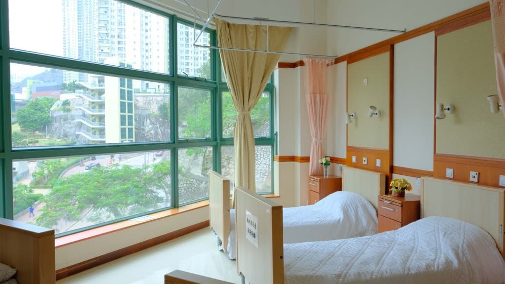 HKHS Senior Connect official page: https://www.hkhsseniorconnect.com/our-services/residential-care-home/cheerful-court-care-home; alt=四人房