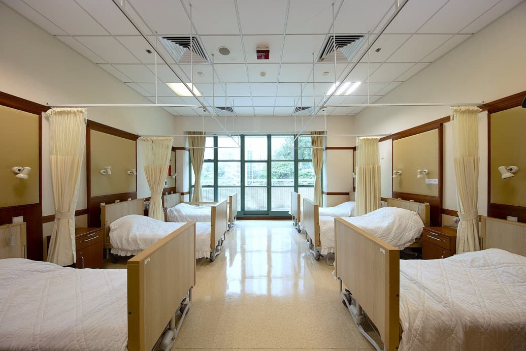HKHS Senior Connect official page: https://www.hkhsseniorconnect.com/our-services/residential-care-home/cheerful-court-care-home; alt=六人房