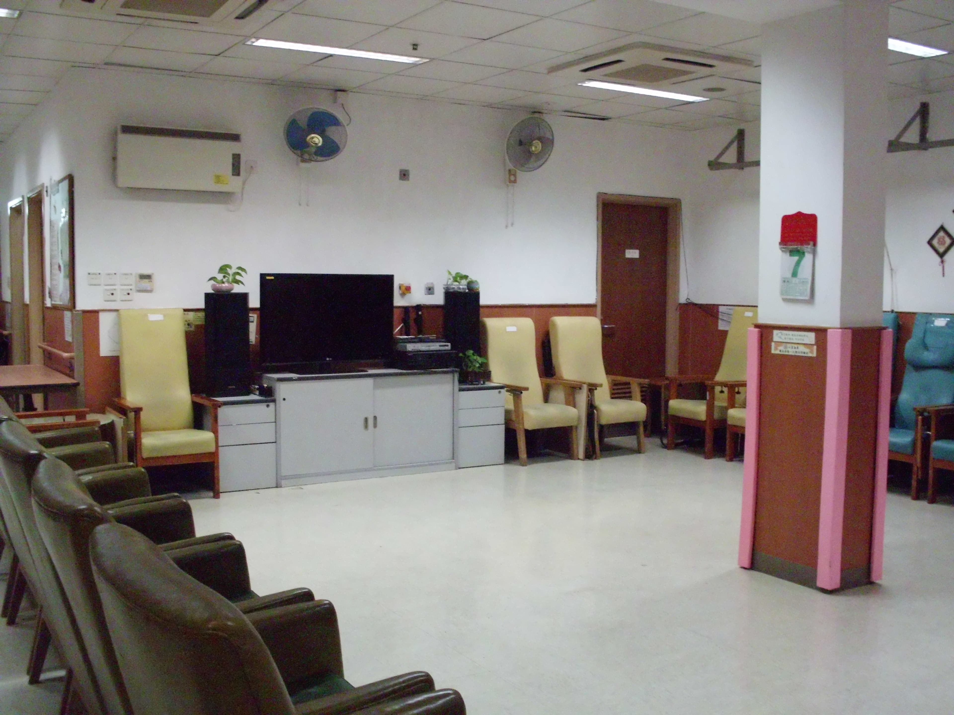 https://www.elderlyinfo.swd.gov.hk/tc/content/po-leung-kuk-eco-home-senior-cum-sunny-green-day-care-centre-senior (SWD gallery alt: 活動區/客廳/飯廳)