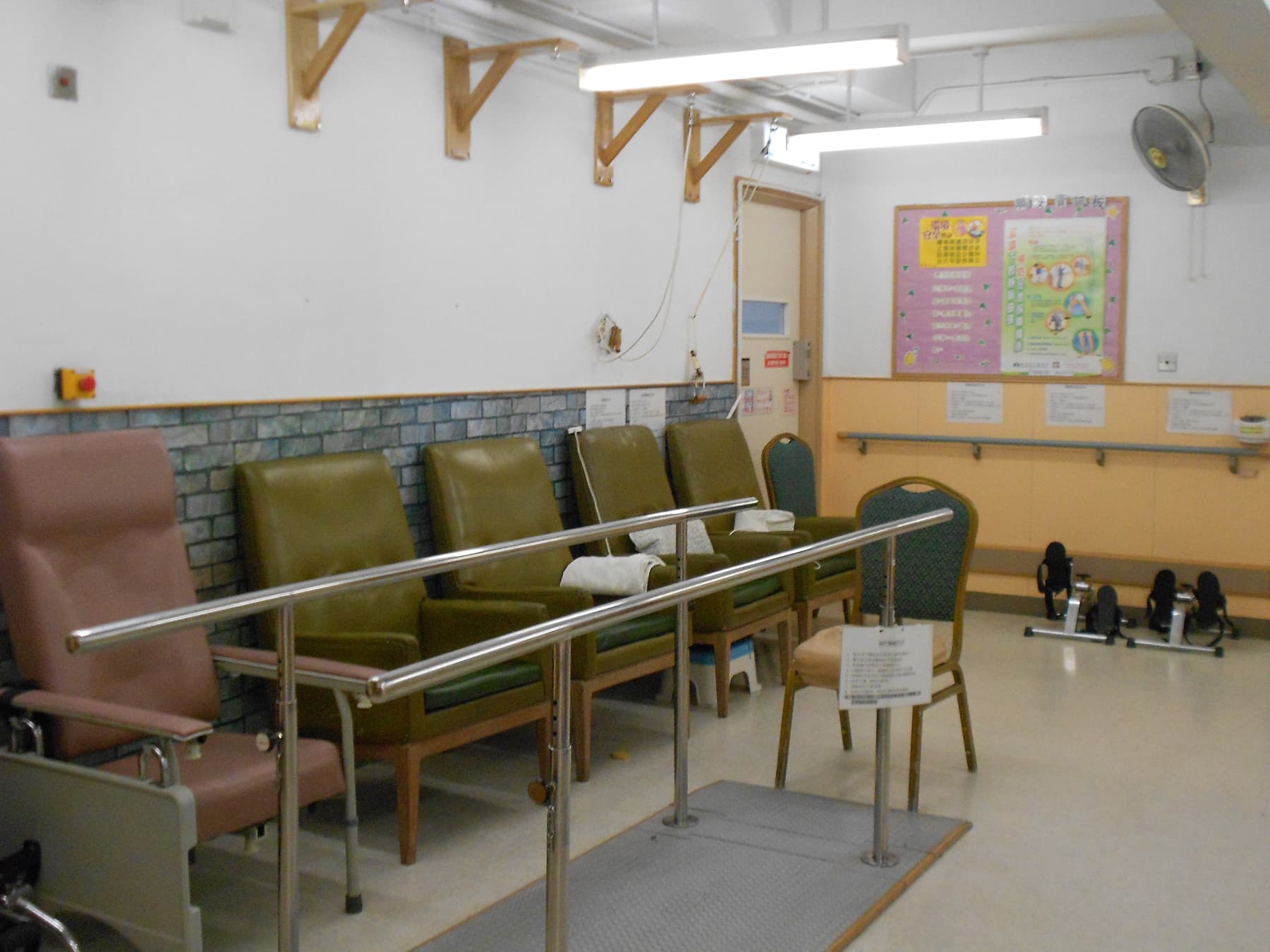 https://www.elderlyinfo.swd.gov.hk/tc/content/po-leung-kuk-eco-home-senior-cum-sunny-green-day-care-centre-senior (SWD gallery alt: 多功能治療室)