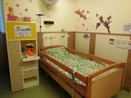 保良局西營盤護老院暨長者日間護理中心房間; source: http://elderly.poleungkuk.org.hk/tc/page.aspx?pageid=1322