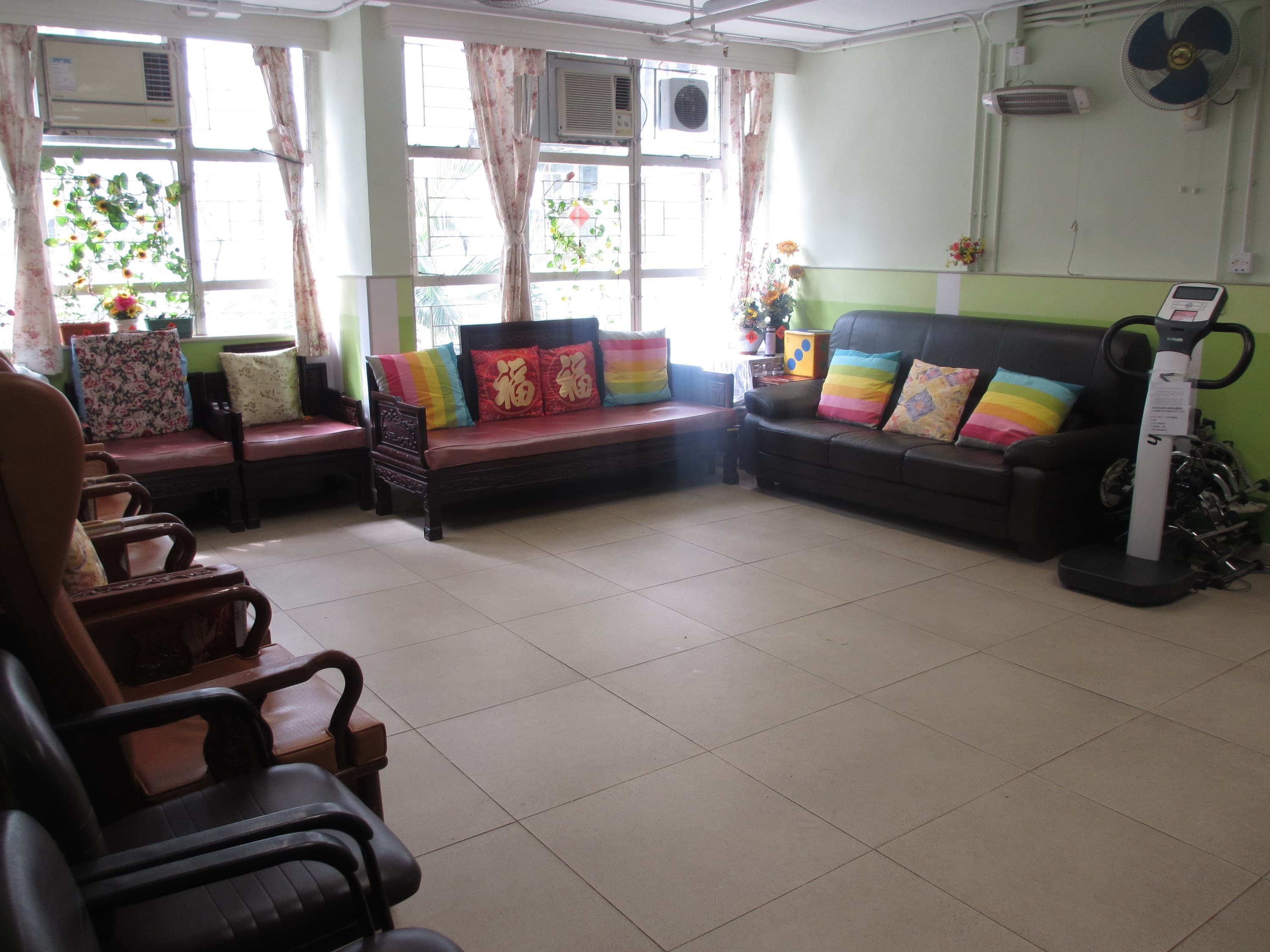 Social Welfare Department Elderly Information Website L0231/C0053 gallery: 活動區/客廳/飯廳; source page https://www.elderlyinfo.swd.gov.hk/tc/content/po-leung-kuk-siu-ming-memorial-home-cum-care-attention-unit
