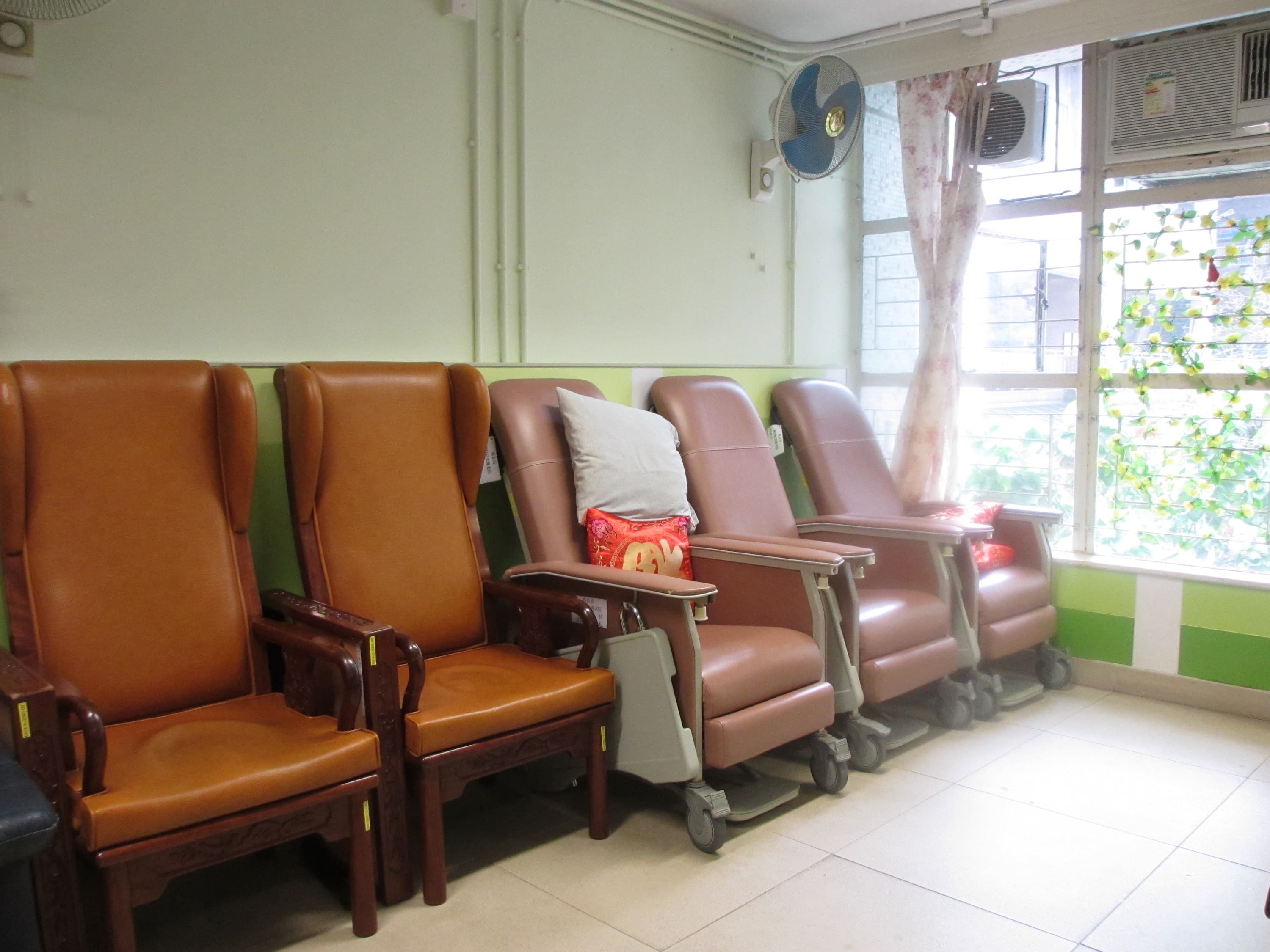 Social Welfare Department Elderly Information Website L0231/C0053 gallery: 活動區/客廳/飯廳; source page https://www.elderlyinfo.swd.gov.hk/tc/content/po-leung-kuk-siu-ming-memorial-home-cum-care-attention-unit