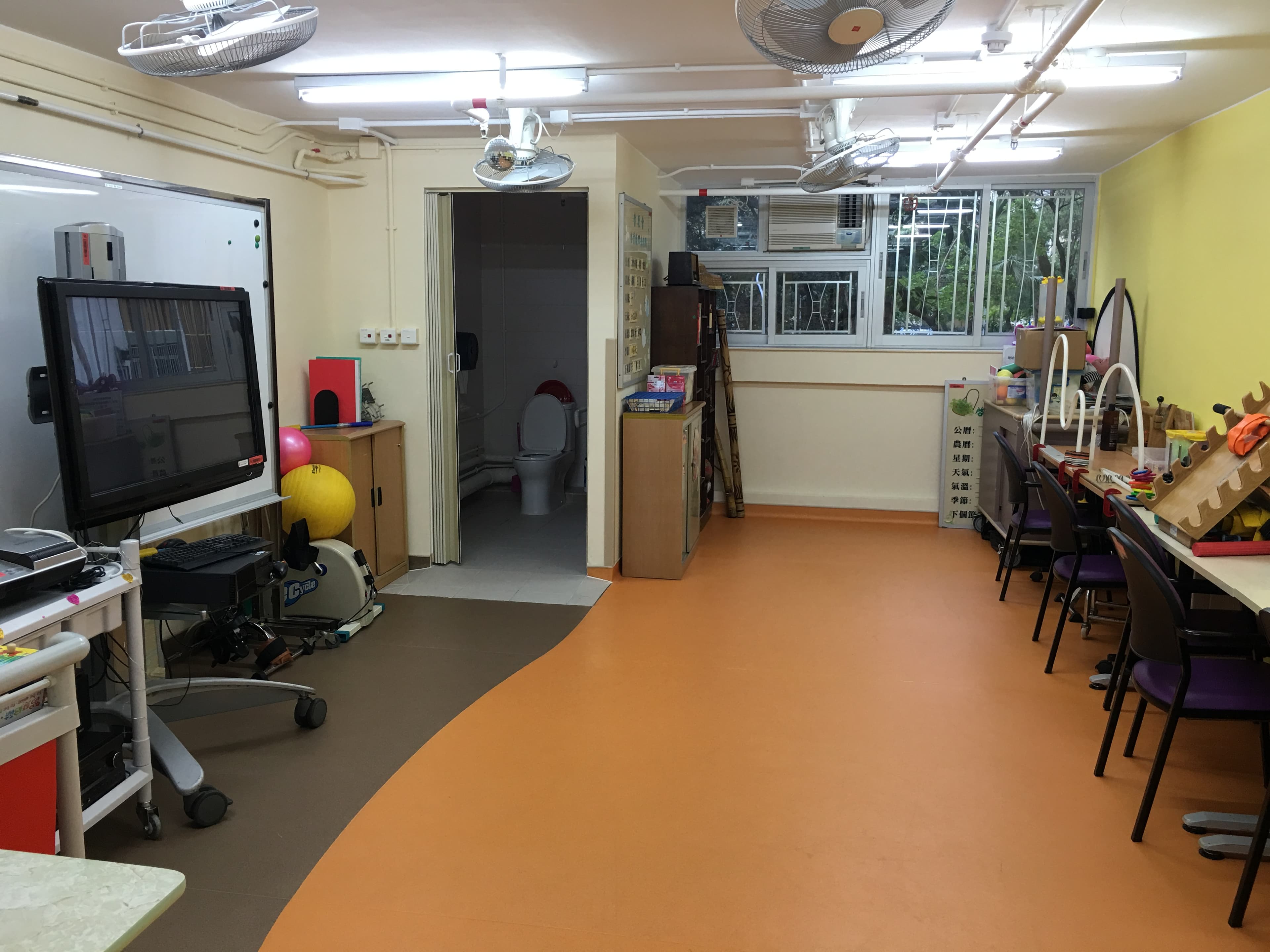 Social Welfare Department Elderly Information Website C0081/L0216 gallery: 活動區/客廳/飯廳; source page https://www.elderlyinfo.swd.gov.hk/tc/content/sage-kai-yip-home-elderly