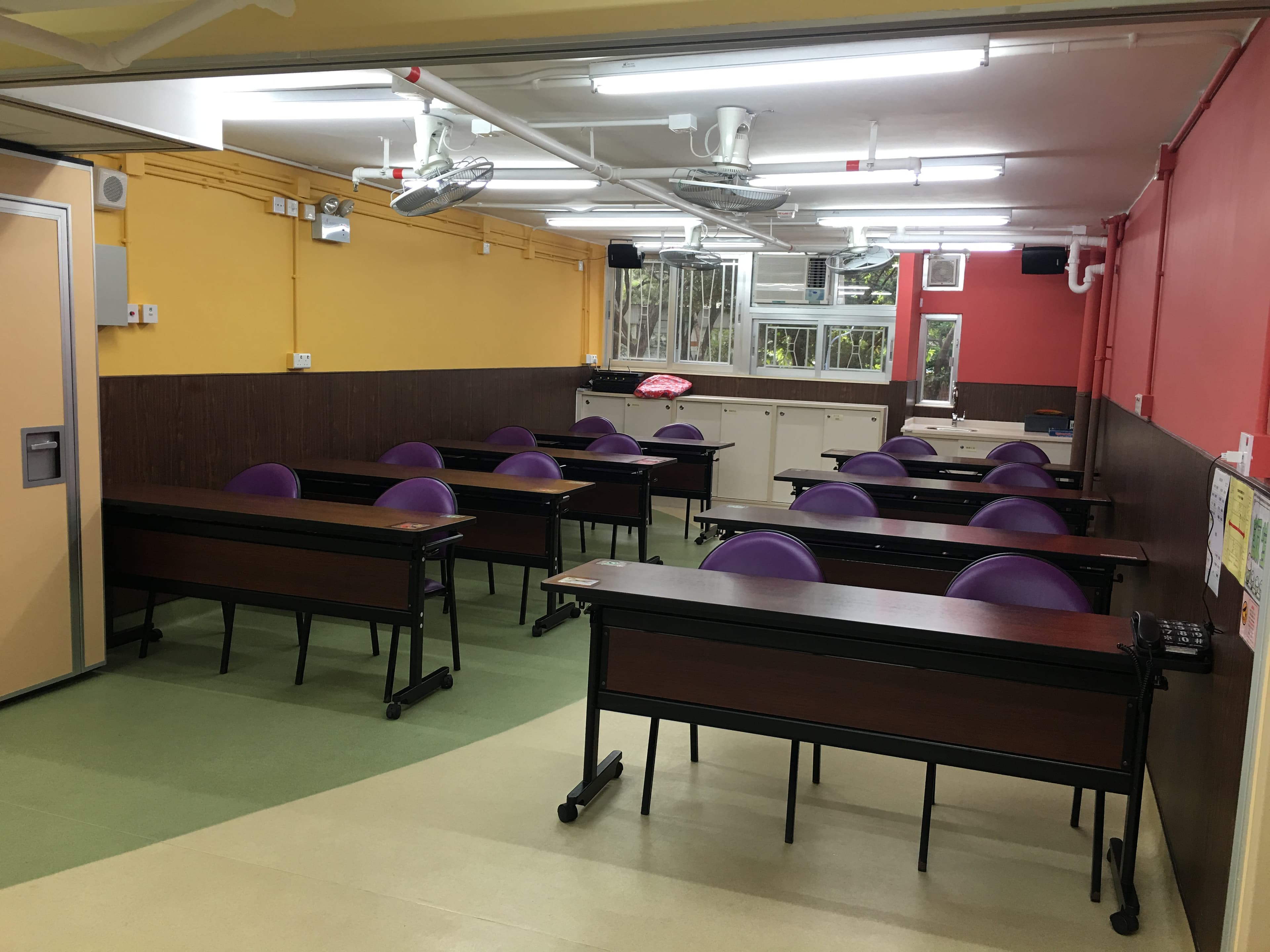 Social Welfare Department Elderly Information Website C0081/L0216 gallery: 活動區/客廳/飯廳; source page https://www.elderlyinfo.swd.gov.hk/tc/content/sage-kai-yip-home-elderly