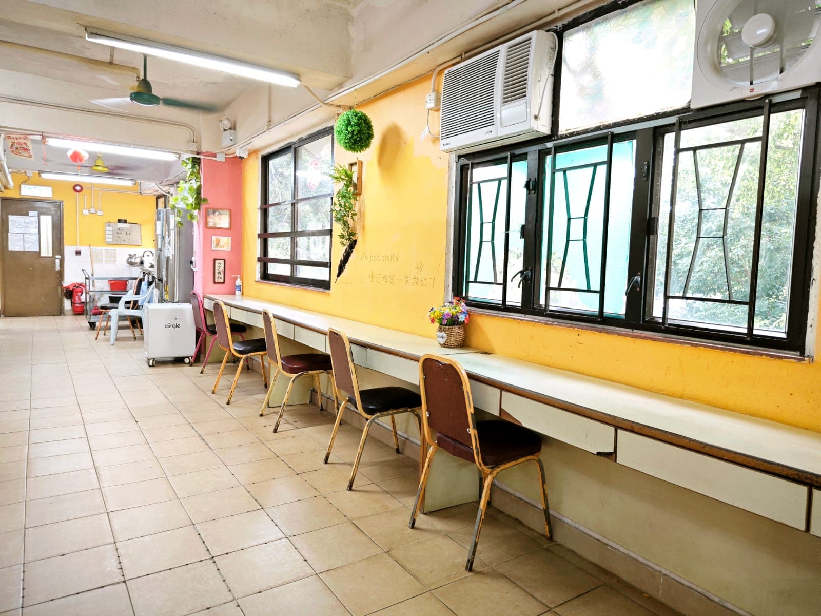 SWD Elderly Information profile L0975: 活動區/客廳/飯廳