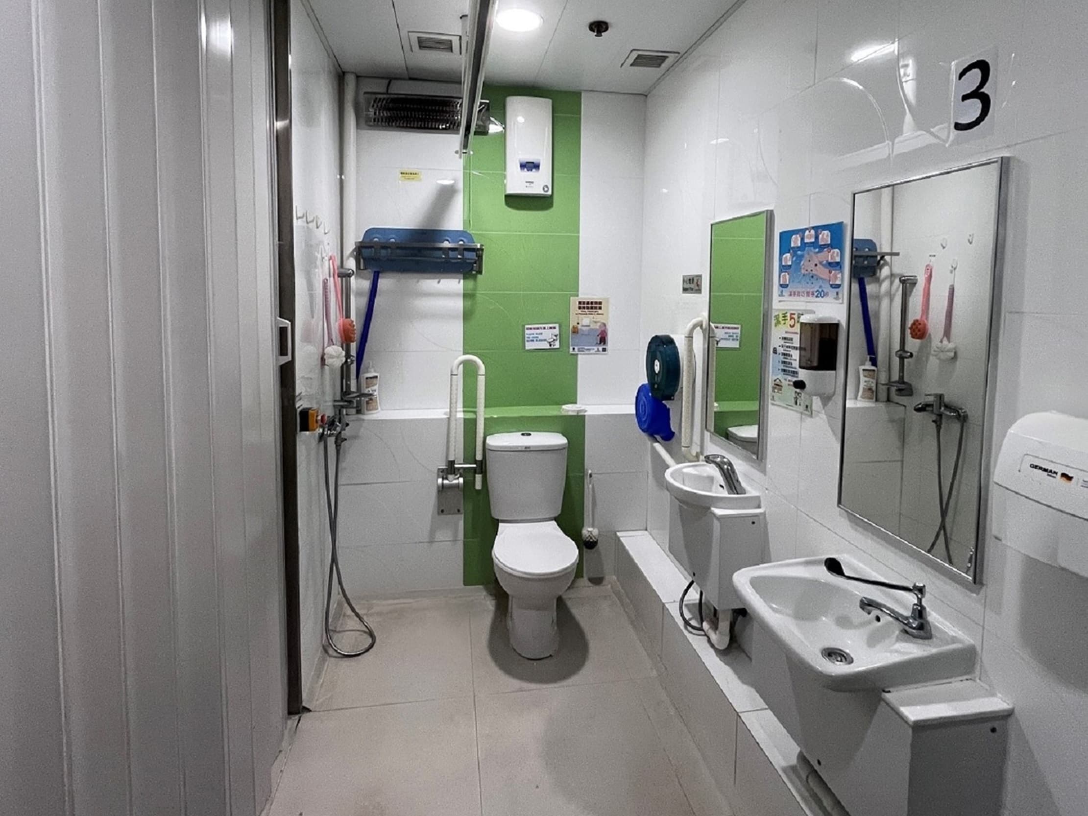 SWD Elderly Information profile L1322 - 洗手間/浴室; source=https://www.elderlyinfo.swd.gov.hk/tc/content/twghs_may_lodge_cum_day_care_centre_for_the_elderly