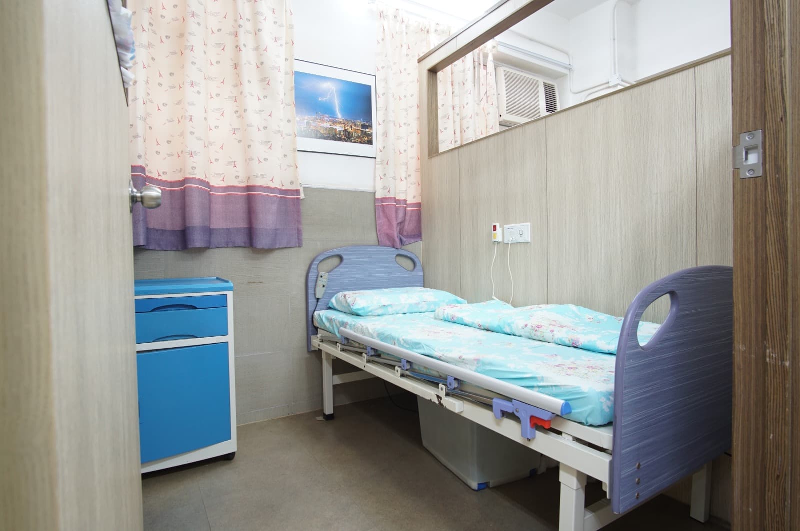 Social Welfare Department Elderly Information profile: https://www.elderlyinfo.swd.gov.hk/tc/content/yan-oi-elder-centre