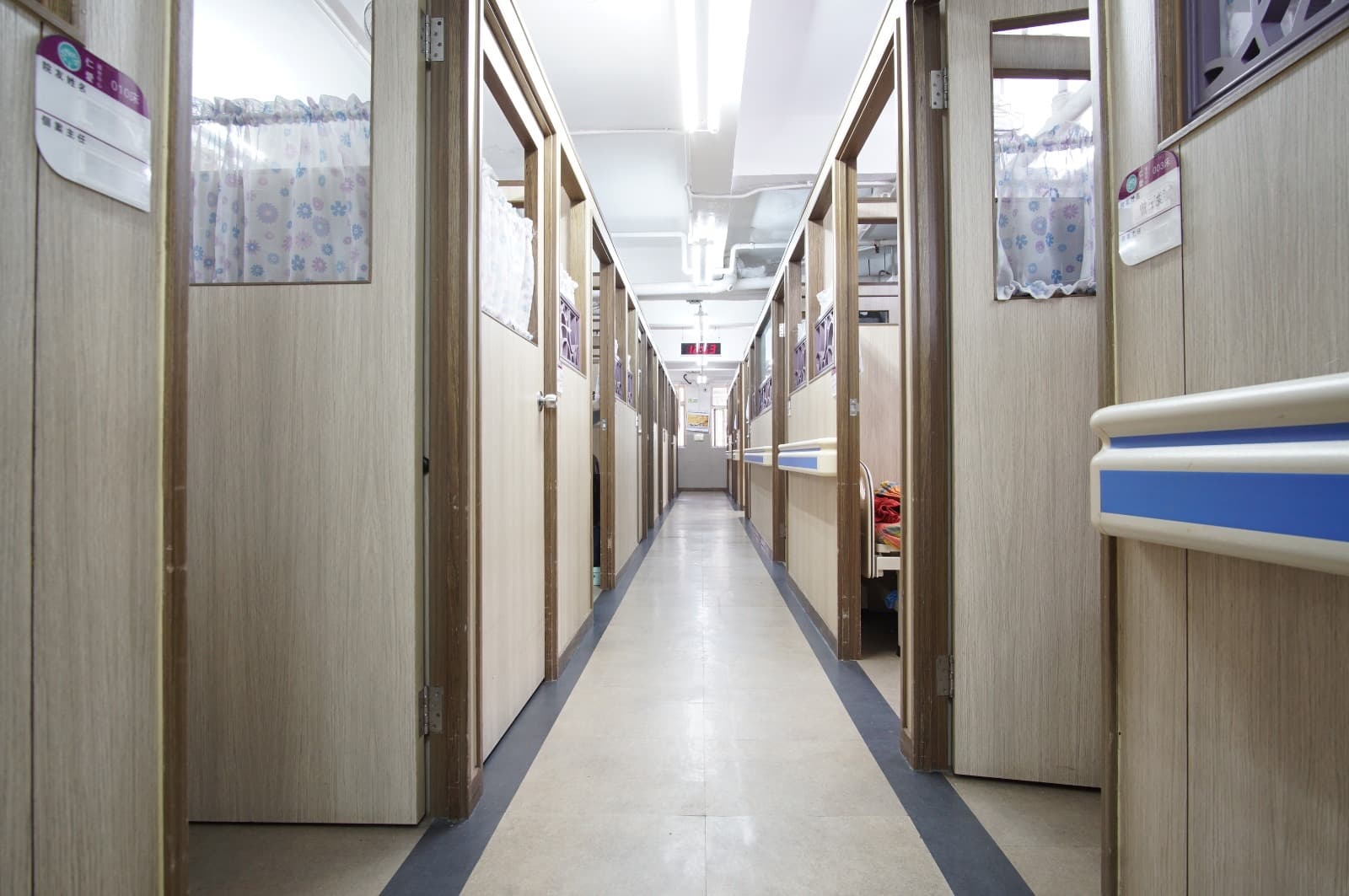 Social Welfare Department Elderly Information profile: https://www.elderlyinfo.swd.gov.hk/tc/content/yan-oi-elder-centre