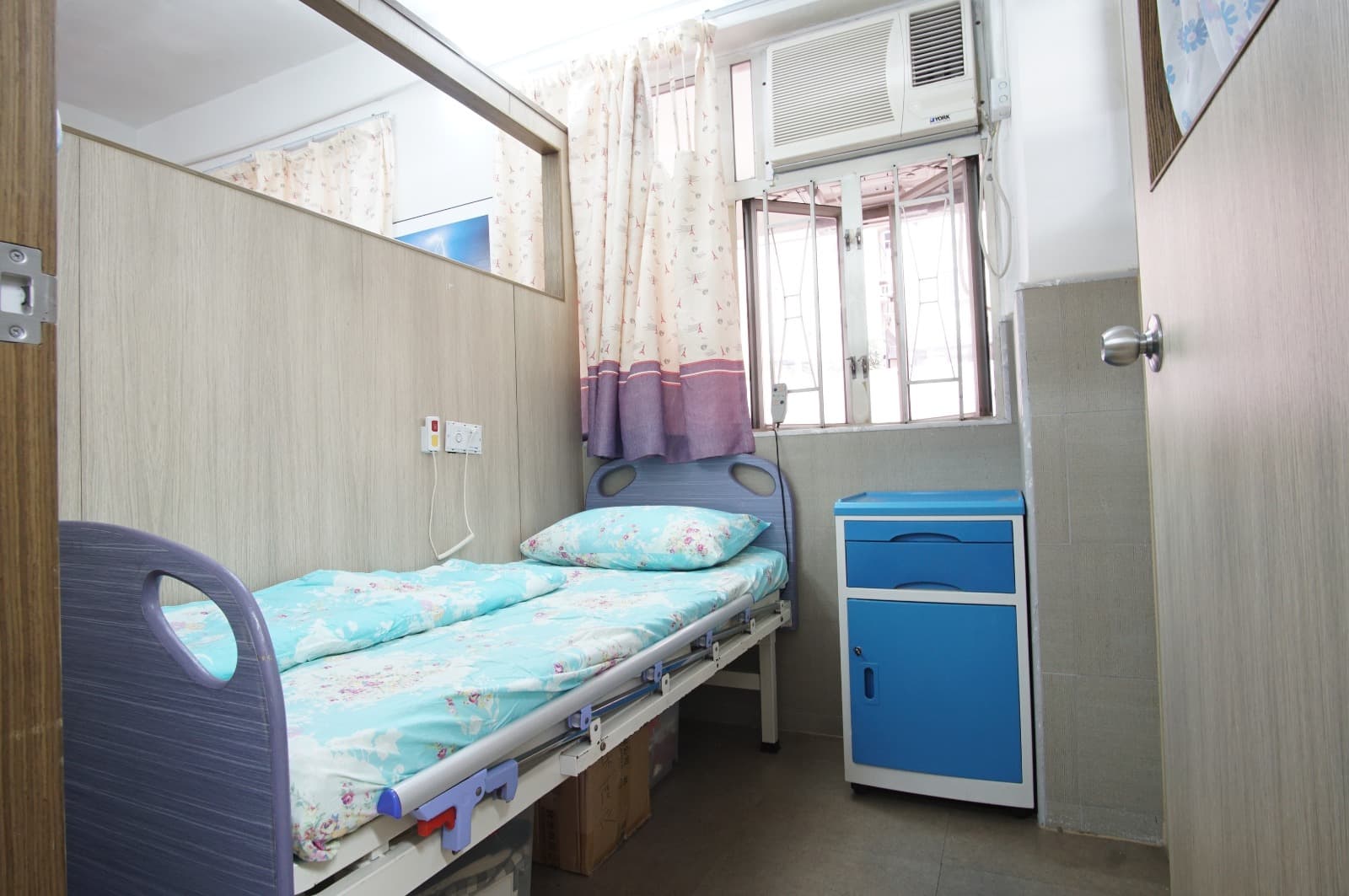 Social Welfare Department Elderly Information profile: https://www.elderlyinfo.swd.gov.hk/tc/content/yan-oi-elder-centre